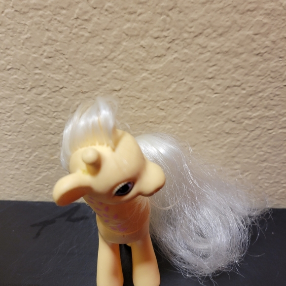 Creamsicle the giraffe - Picture 6 of 7